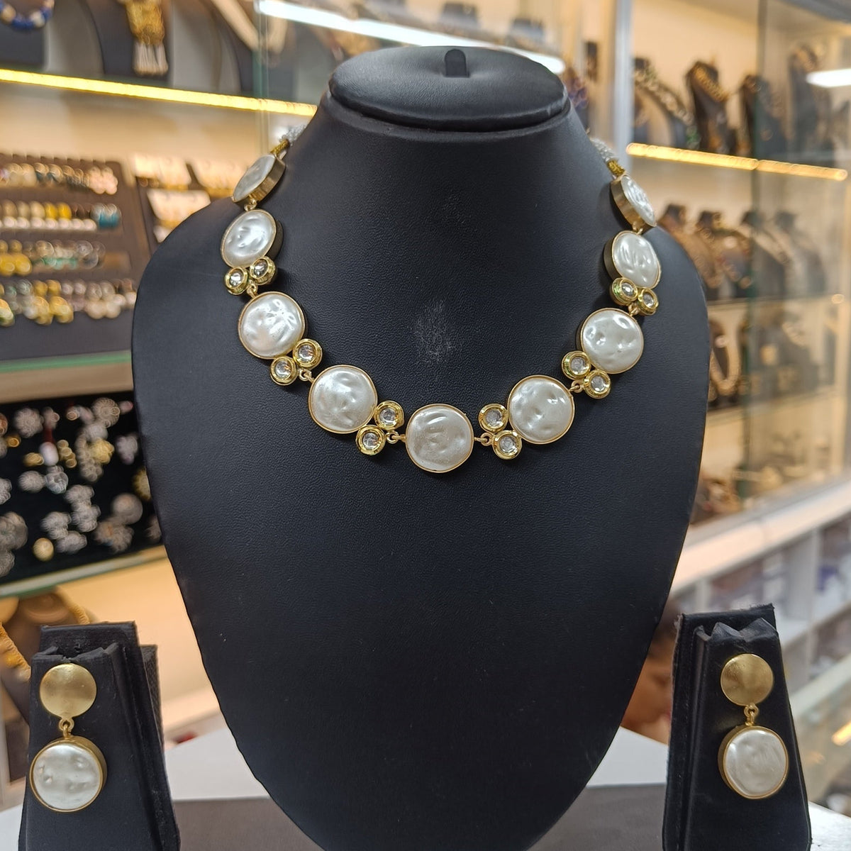 Lily Mother of Pearl Necklace Set