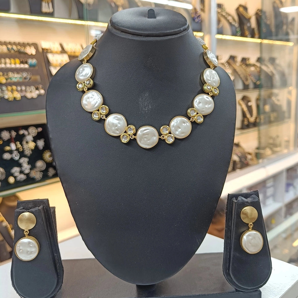 Lily Mother of Pearl Necklace Set