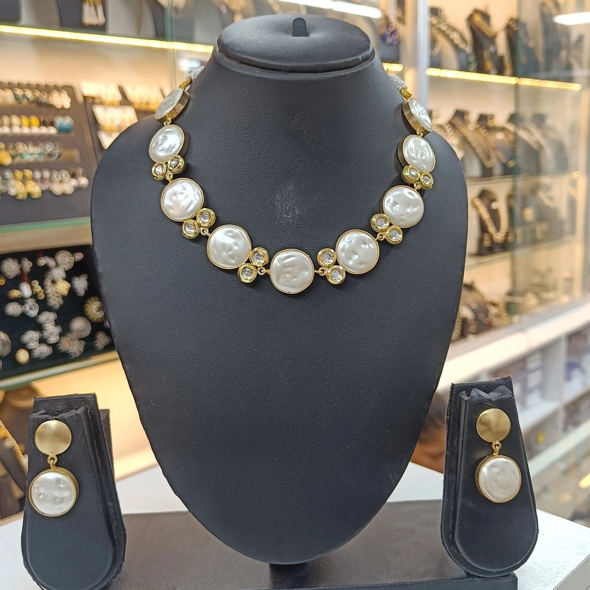 Lily Mother of Pearl Necklace Set