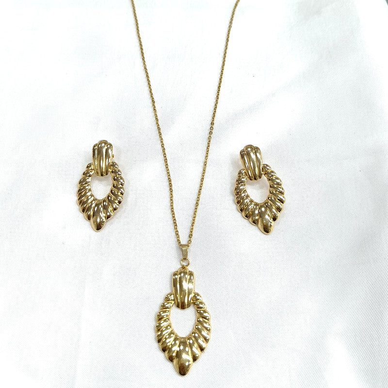 Aayushi Anti Tarnish Leaf Pendant Earring Necklace | JewelOn