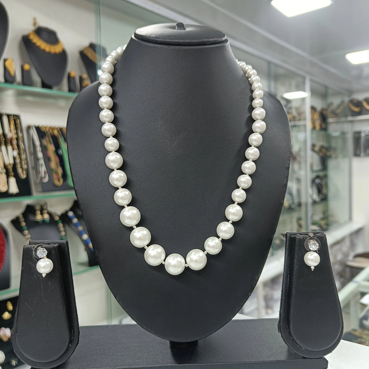 Lily Elegant White Pearl Necklace Set