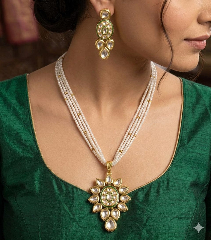 Opulent Maharani Collection Green Kundan Pendant Necklace Set | JewelOn