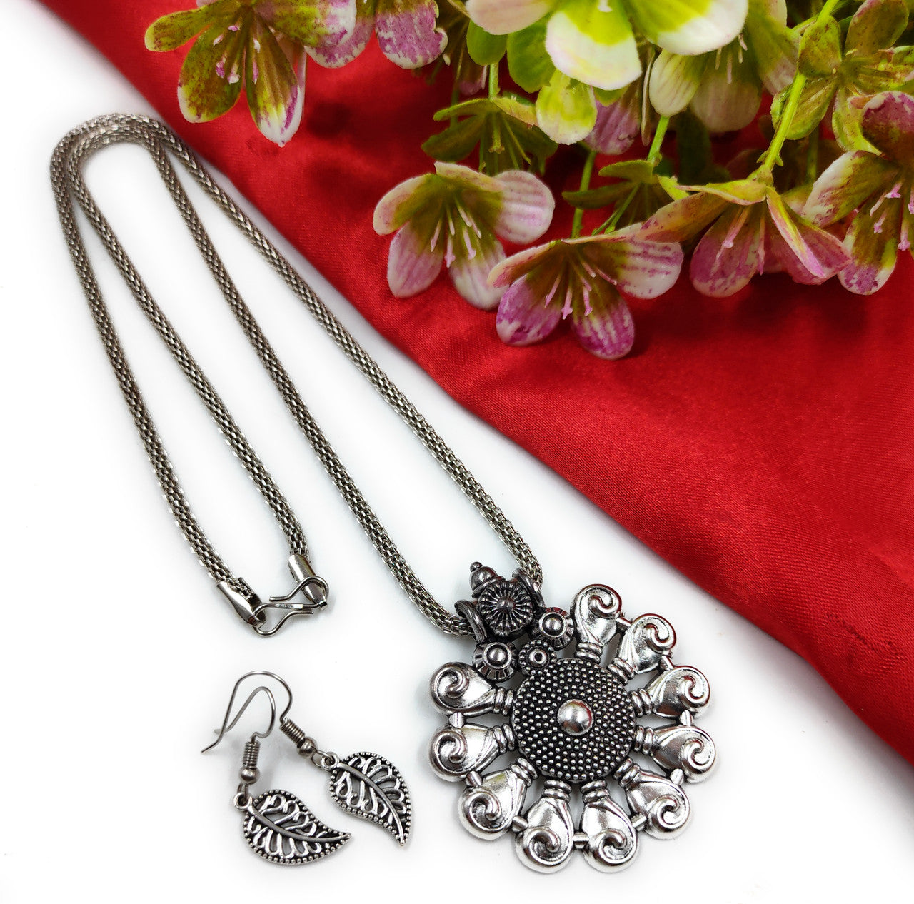 Pushpanjali Floral Oxidised Pendant Necklace Earring Set | JewelOn