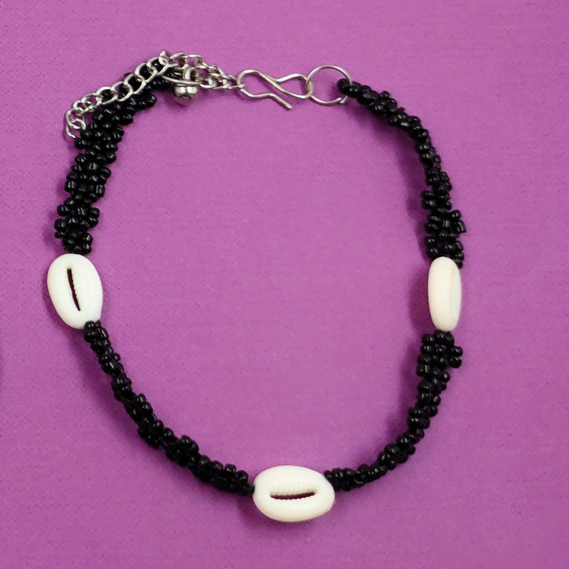 White Sea Shell Black Moti Anklet