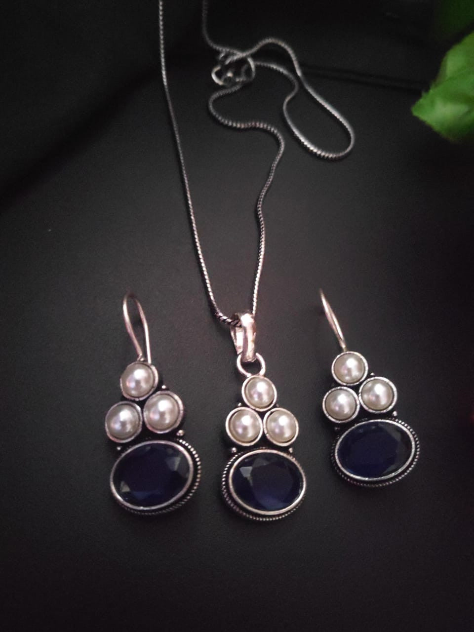 Elegance Pendant Necklace Set