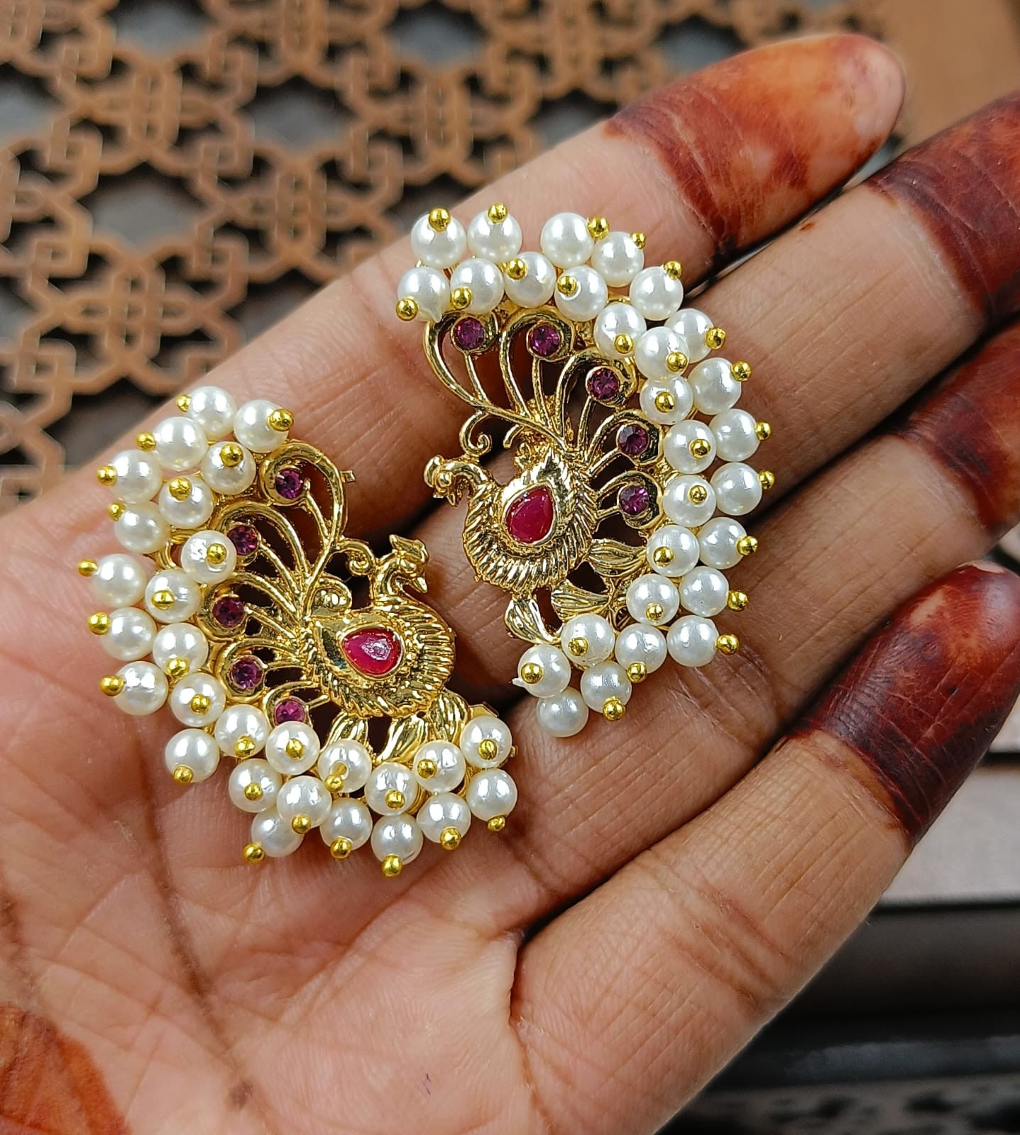 Stylish ear cuff style stud earing