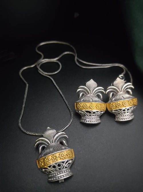 2 Tone Pendant Necklace Set