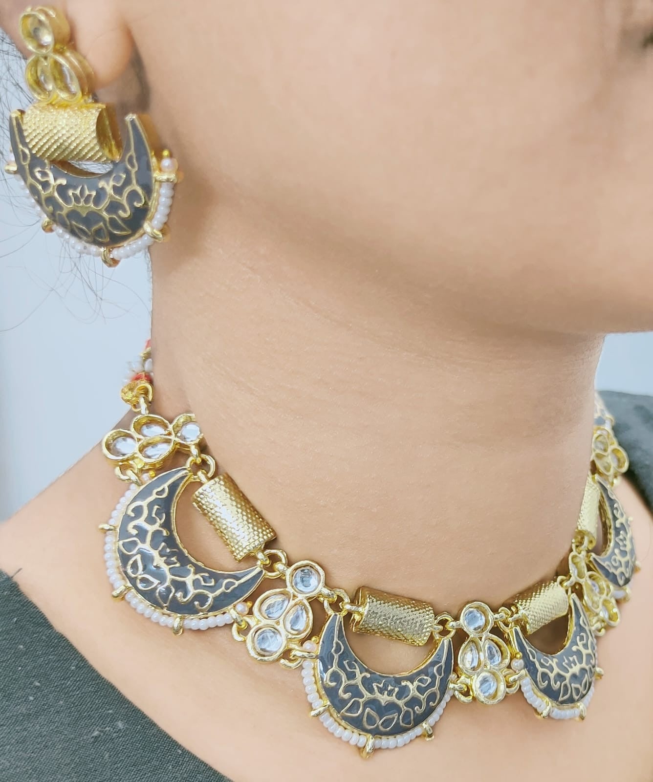 Beautiful Necklace Set (Grey)