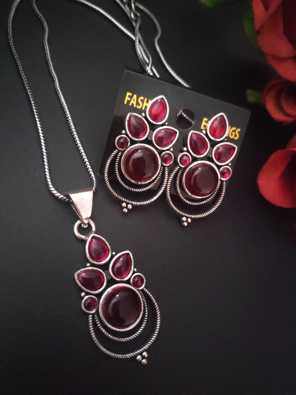 Exquisite Pendant Necklace Set