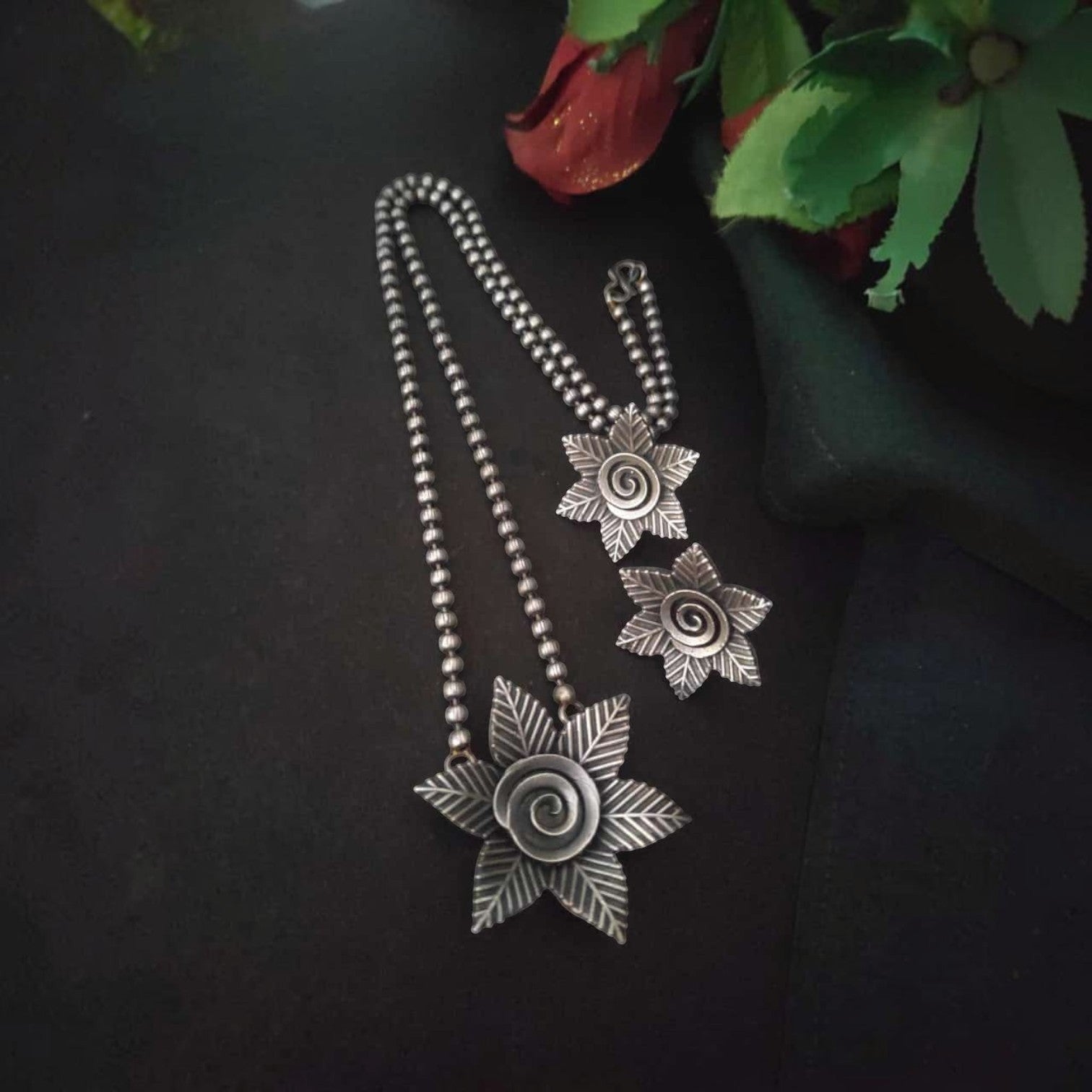 JewelOn Pearlescent Symphony Flower oxidised pendant necklace and earrings set with beaded chain.